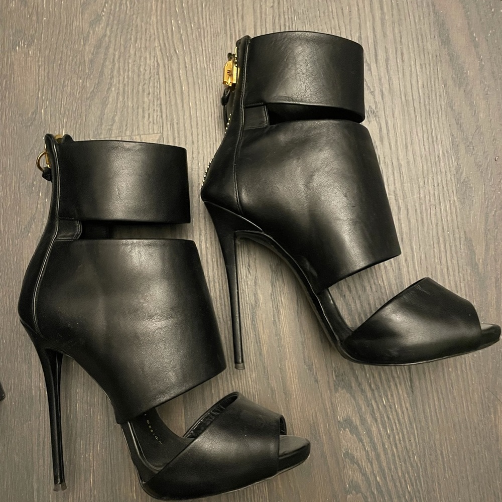 Giuseppe Eva Heels size 7